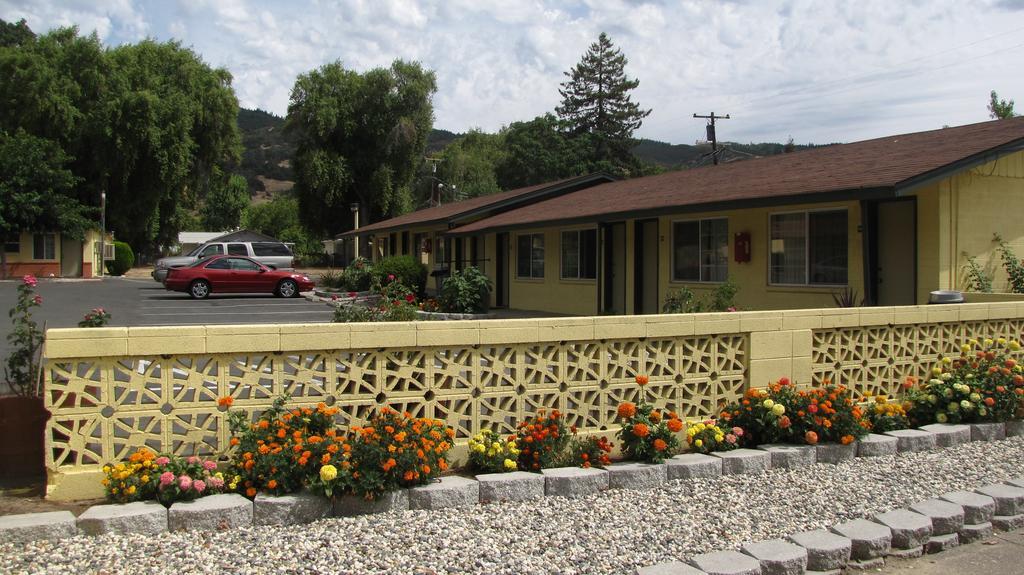 Lakeview Motel *
